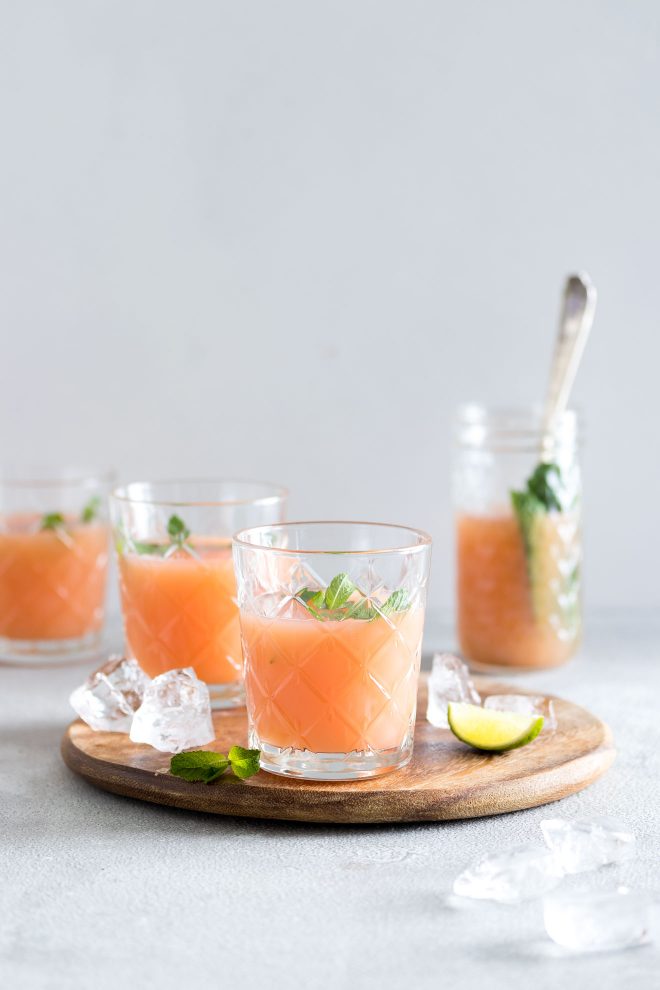 https://foodphotographyacademy.co/wp-content/uploads/2018/05/Drinks-Styling-fake-ice-cubes-660x990.jpg